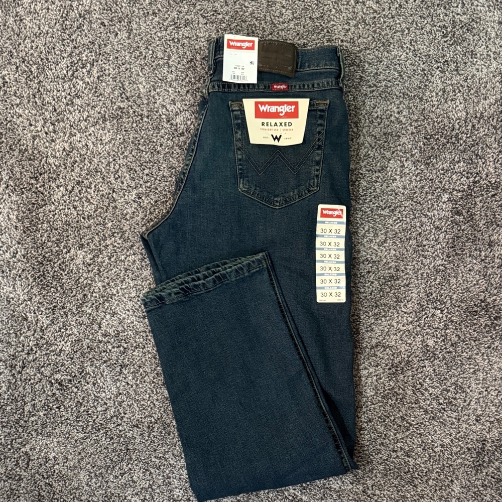 NWT-Wrangler Men's Relaxed Jeans - Deep Indigo